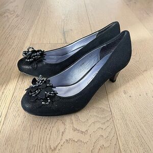 ModCloth black round toe heels